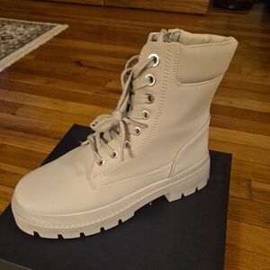 Stylish Cream Women's Boots Sz 10